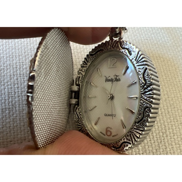 Vanity Fair Cameo Watch Locket - Picture 4 of 5